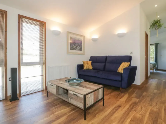 9 Meadow Retreat