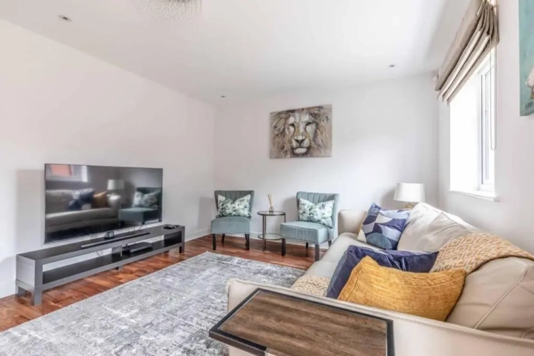 4 Bedrooms Cottage