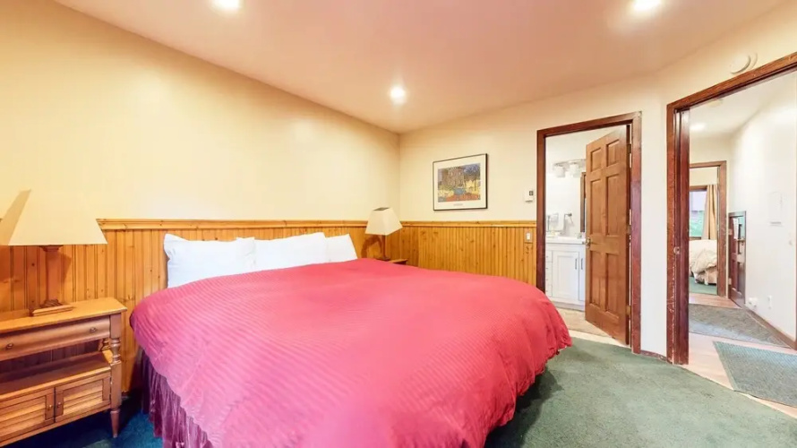 Winterset 12 Centrally Located, Cozy, Washer Dryer by RedAwning