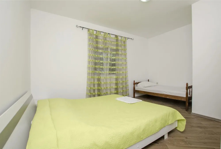Apartment Pocrnja