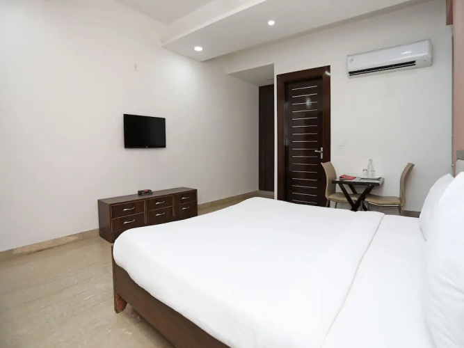OYO Flagship 184 Spice Mall