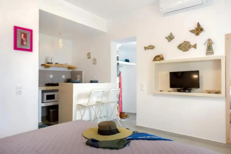 Moschatos Beach House