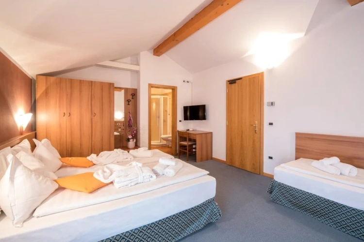 Standard Triple room with balcony