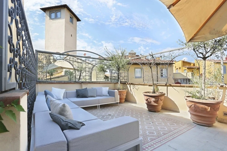 3 Bedrooms Apartment