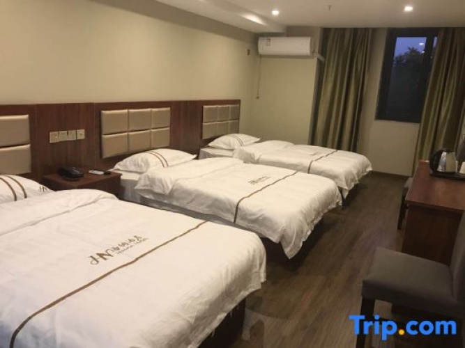 Economy Triple room