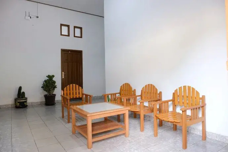 OYO 2766 Kezia Kost
