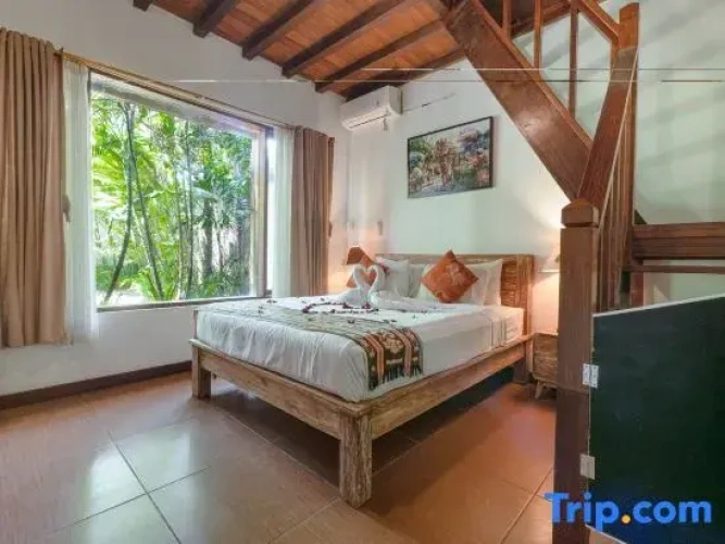 4 Bedrooms Family Villa