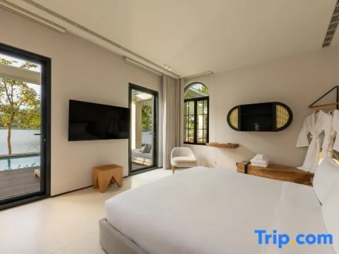 3 Bedrooms Villa with lake view