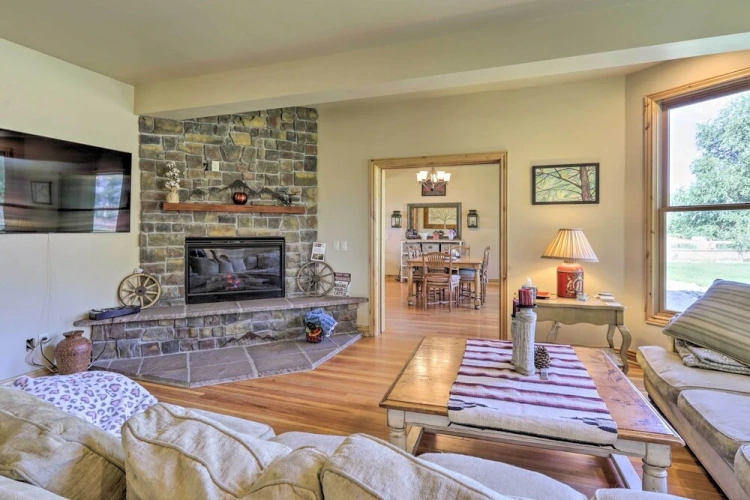 6 Bedrooms Cottage with balcony