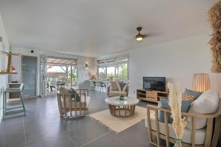 4 Bedrooms Cottage