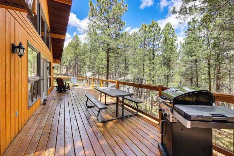 Modern Black Hills Cabin w/ Loft & Wraparound Deck