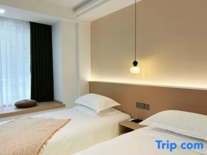 Standard Twin room with mountain view