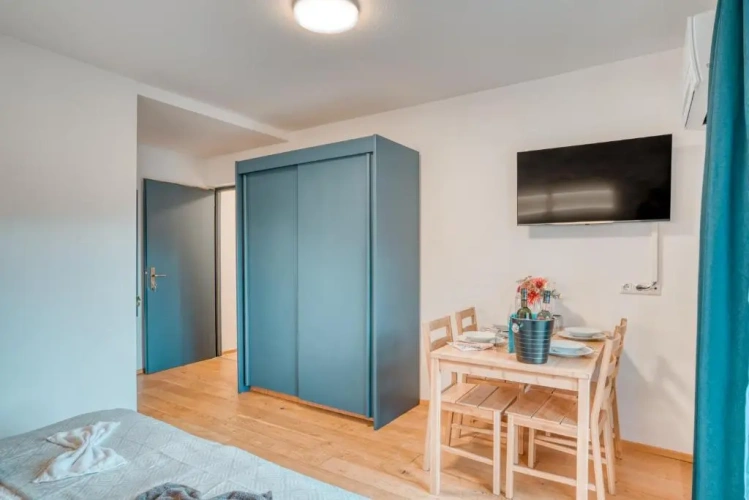 2 Bedrooms Apartment