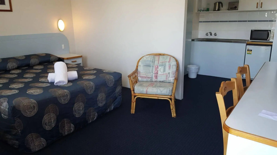 Aza Motel