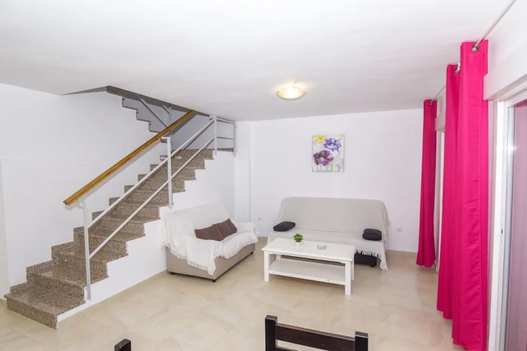 4 Bedrooms Apartment