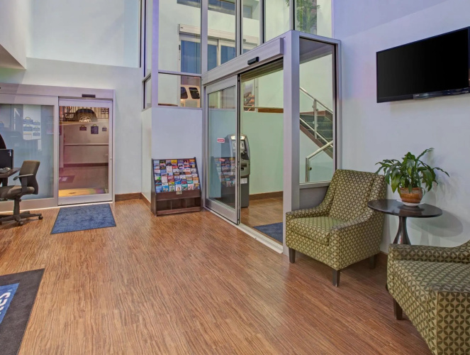 Ozone Inn & Suites