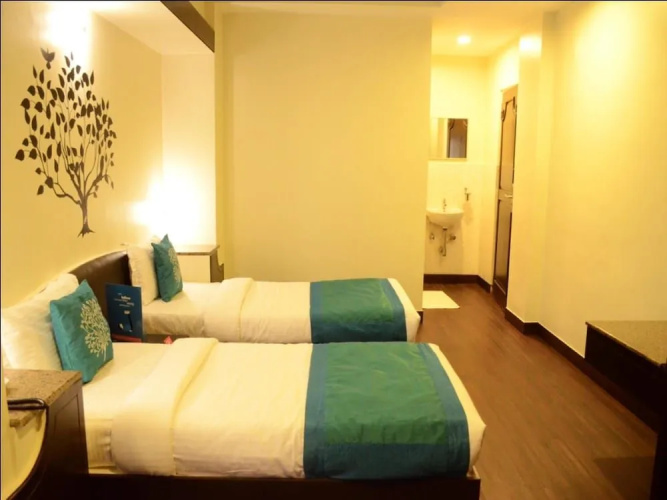 OYO 2161 Hotel Ashray