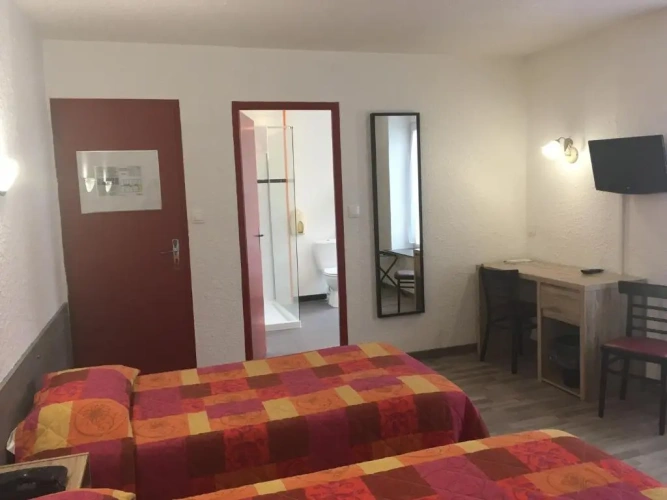 Standard Triple room