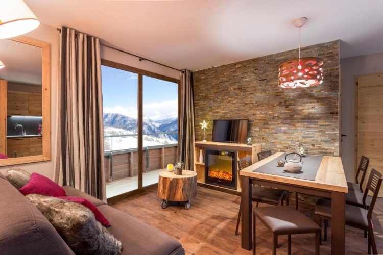 3 Bedrooms Apartment