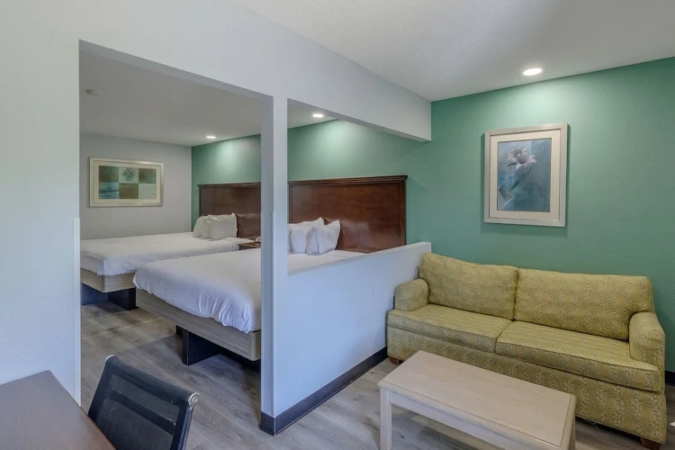 Standard Quadruple room with balcony