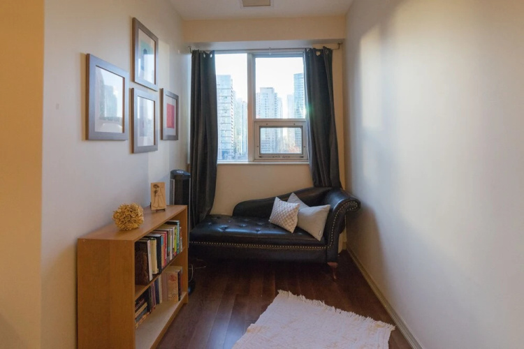 Applewood Suites - 2 BDRM King West