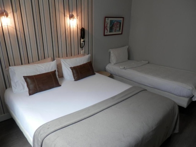 Standard Triple room