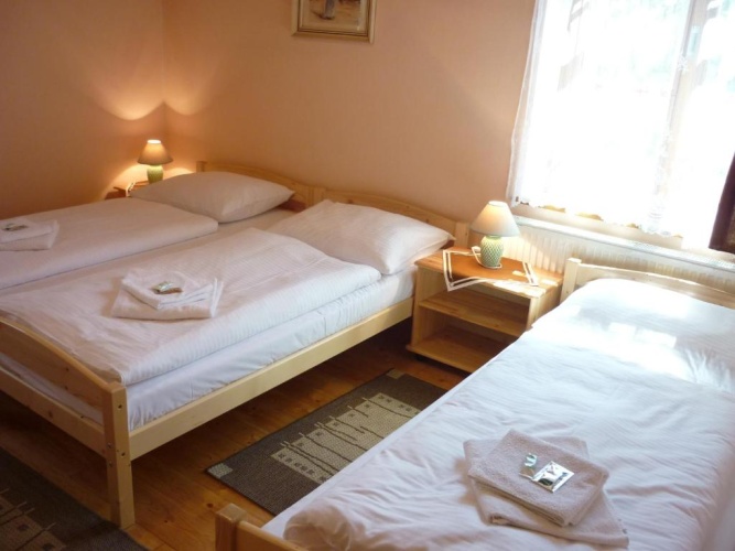 Standard Triple room