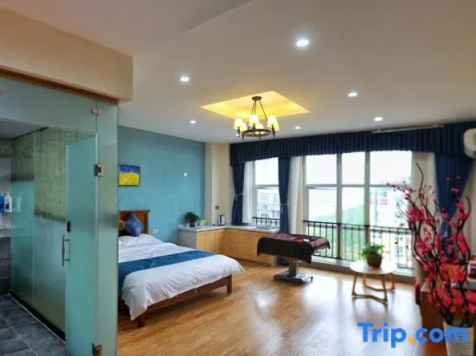 Deluxe Attic room