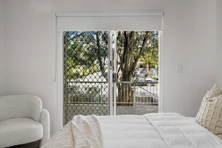 Burleigh Breeze 2 Bed Beach Walk