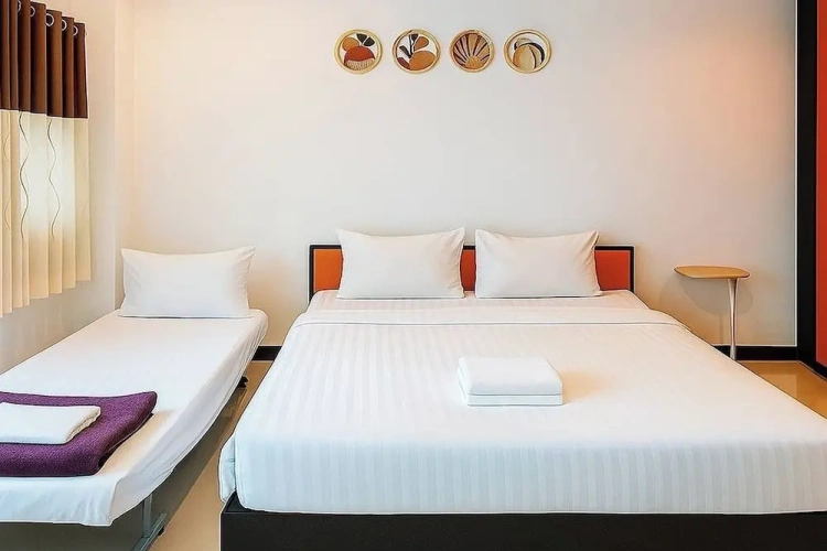 Standard Triple room