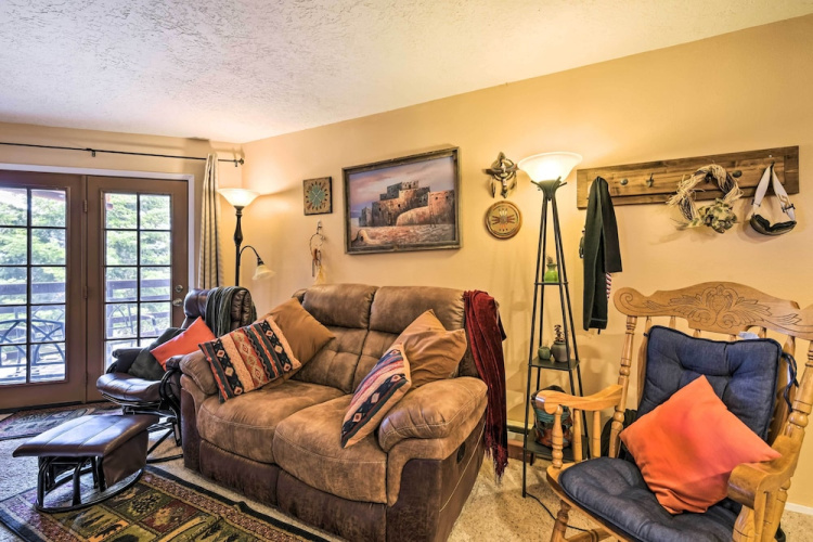 Mountain-view Angel Fire Condo: Walk to Skiing