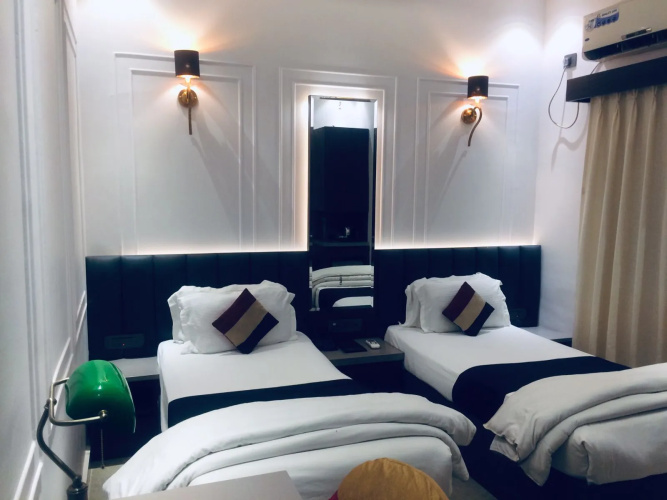 Hotel Crossroad