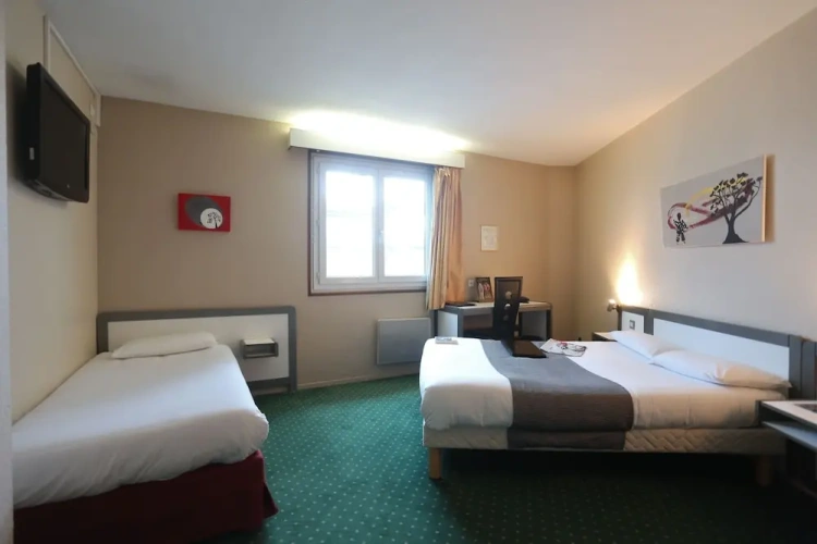 Standard Triple room