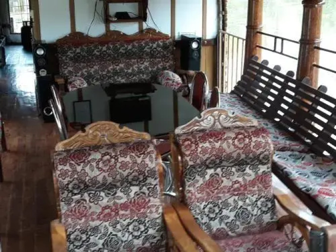 Royal Life Houseboat