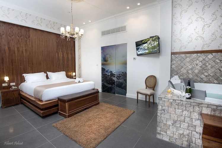 Aquaduct Hotel