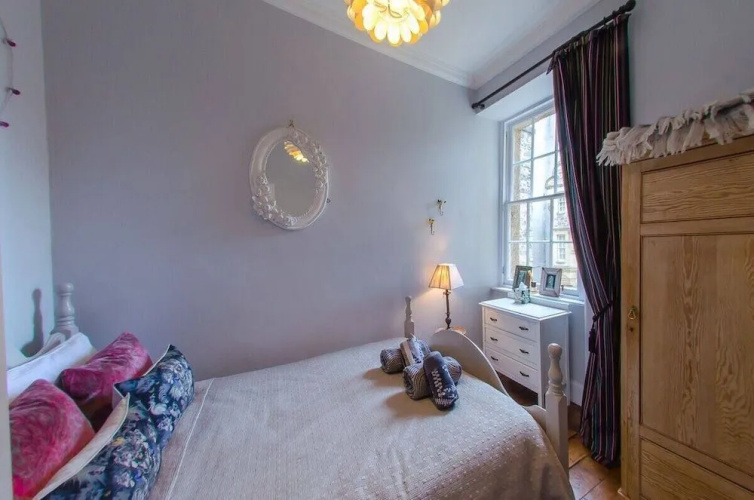 JOIVY Royal Mile Tower Apartment