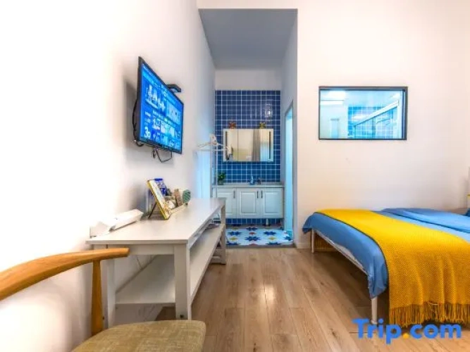 5 Bedrooms Suite with courtyard view