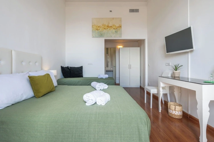Deluxe Triple room with balcony and with sea view