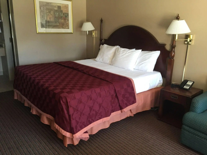 Elizabethan Inn