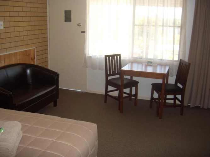 Motel Maclean