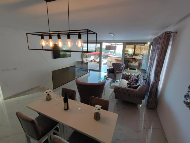 Villa Vista Real