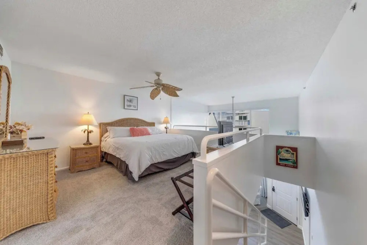 Beachfront Condo w/ Balcony on Manasota Key