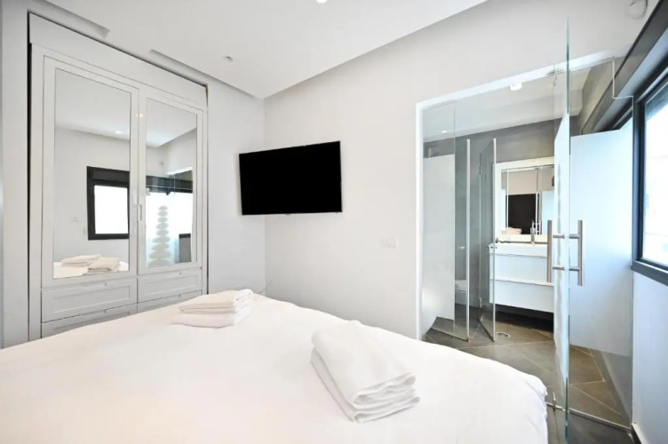 Clear 3BR in Dizzengoff 140 by HolyGuest