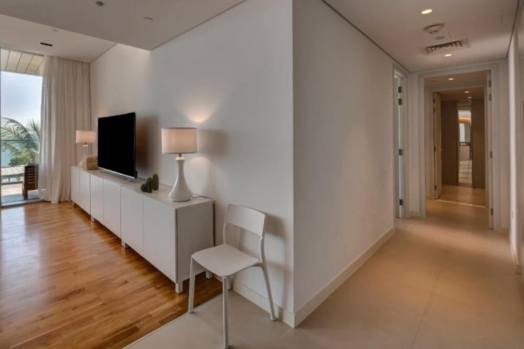 Urban Island Getaway on Bluewaters