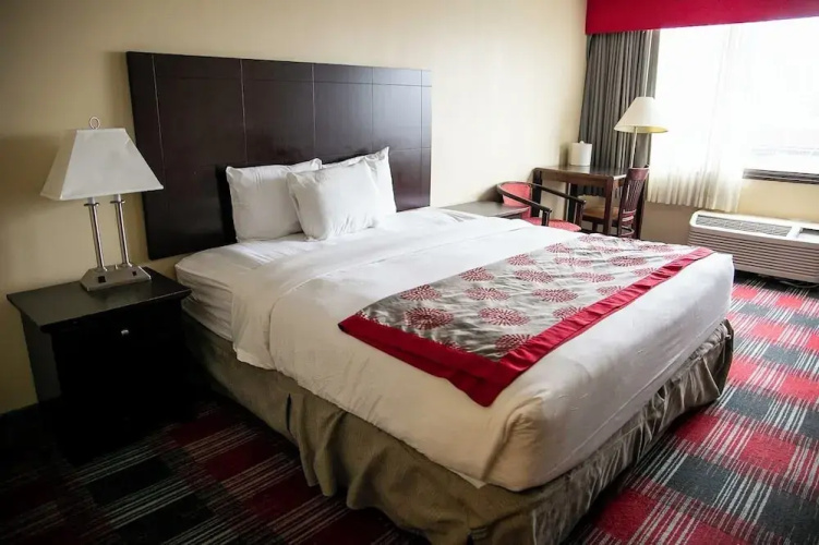 Albany Plaza Hotel