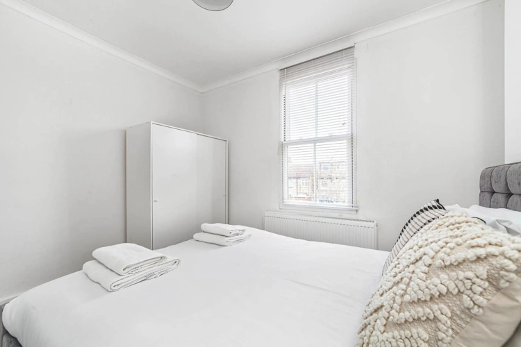 Bright West Ealing Abode