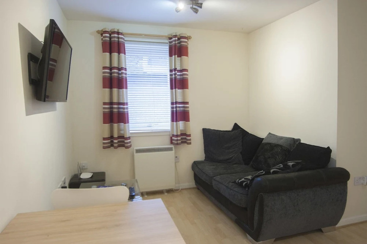 6 Varis Apartments