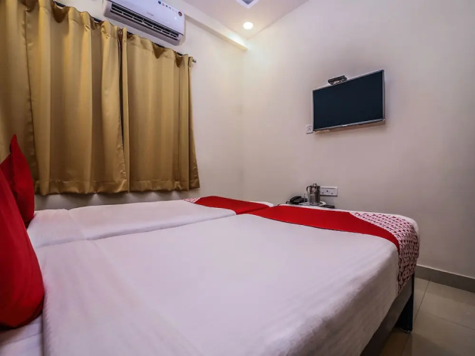 OYO 15928 Hotel Midtown