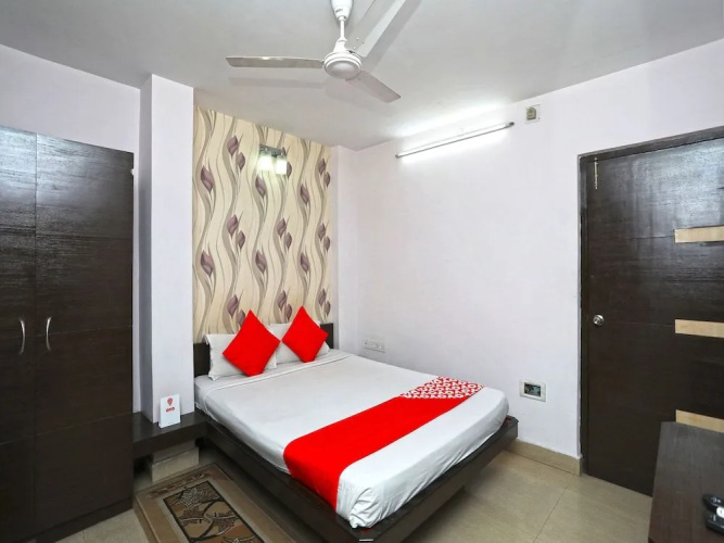 OYO 988 Hotel Metropolis Inn