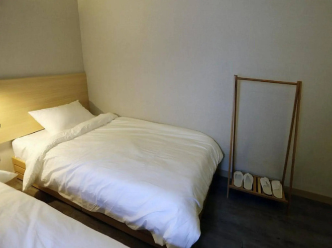 Hotel 8 Hours